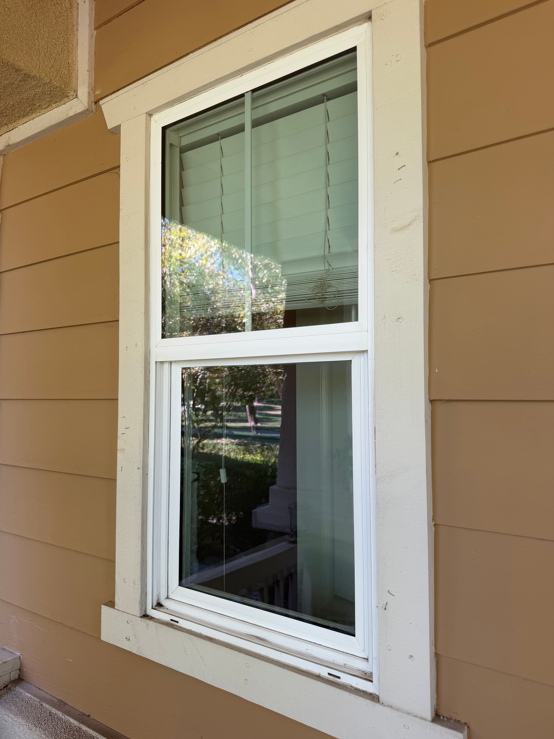 Gallery photos for Window Cleaning and Screen Cleaning at an Ontario Ranch Home: Image #4