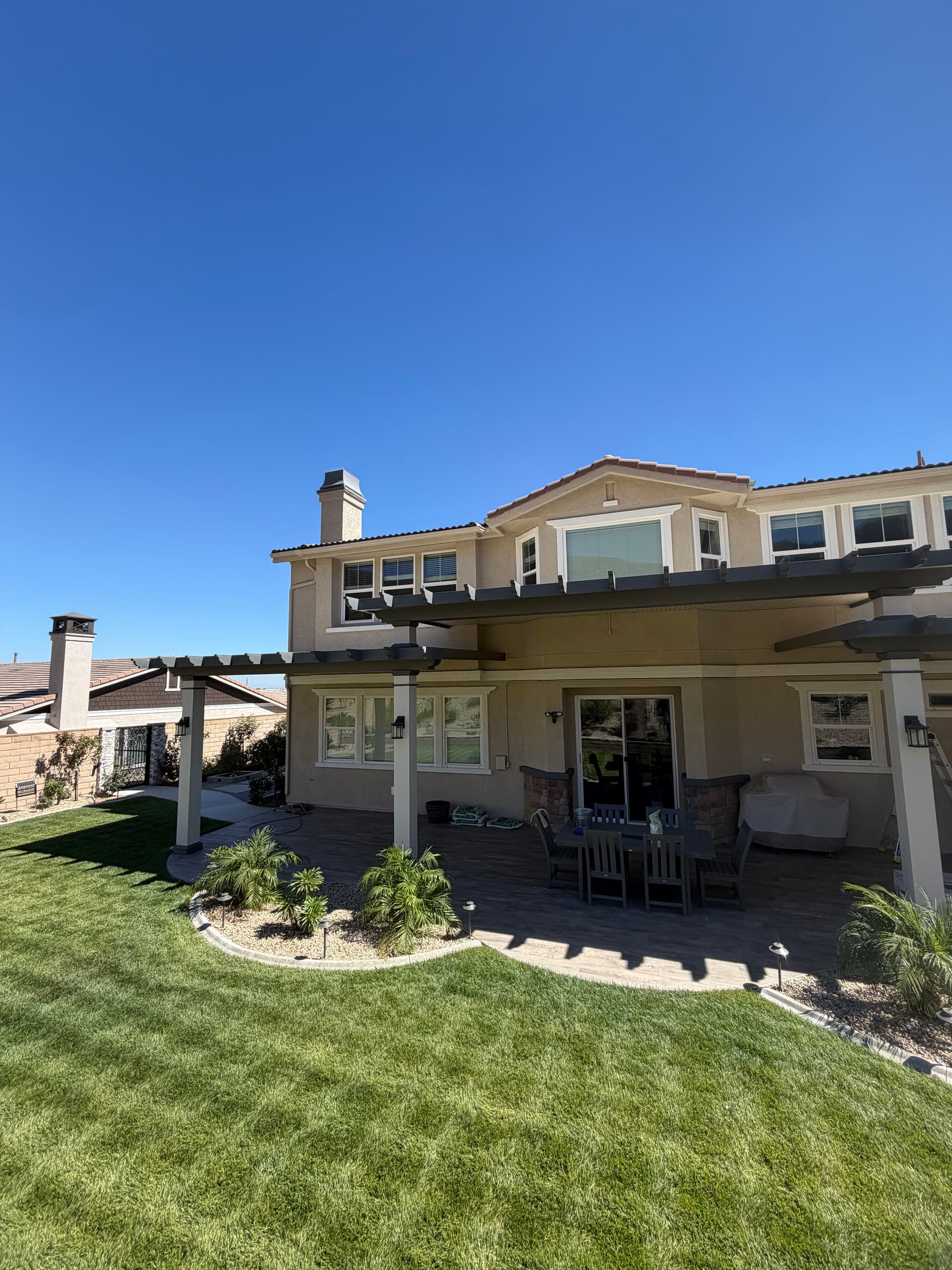 100 Panes of Crystal Clear Glass on a North Fontana Home image