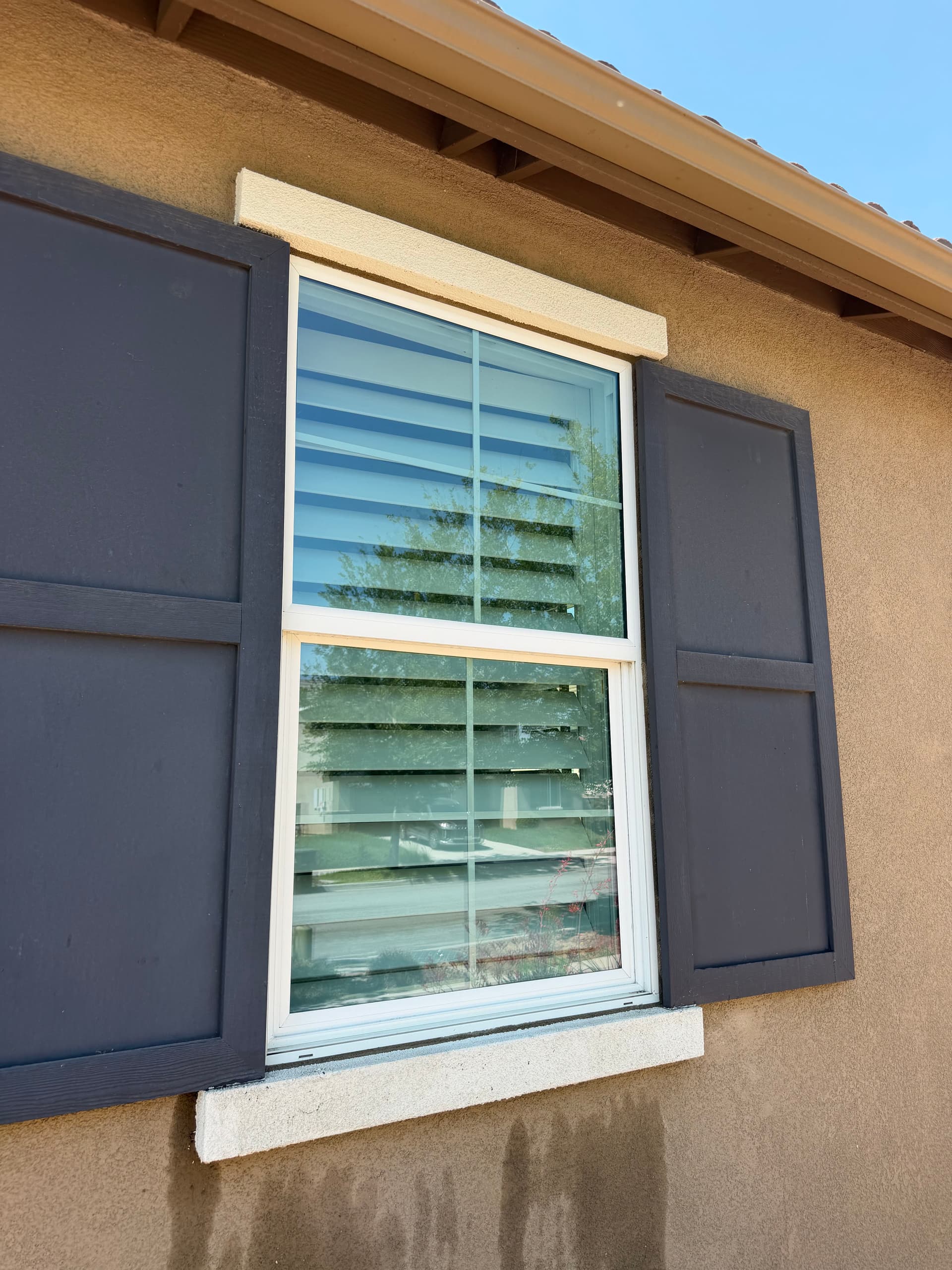 Window Cleaning and Screen Repair Done Right in Riverside image