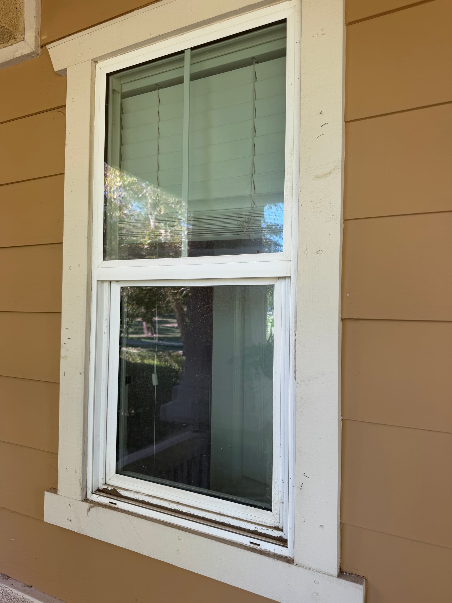 Gallery photos for Window Cleaning and Screen Cleaning at an Ontario Ranch Home: Image #5