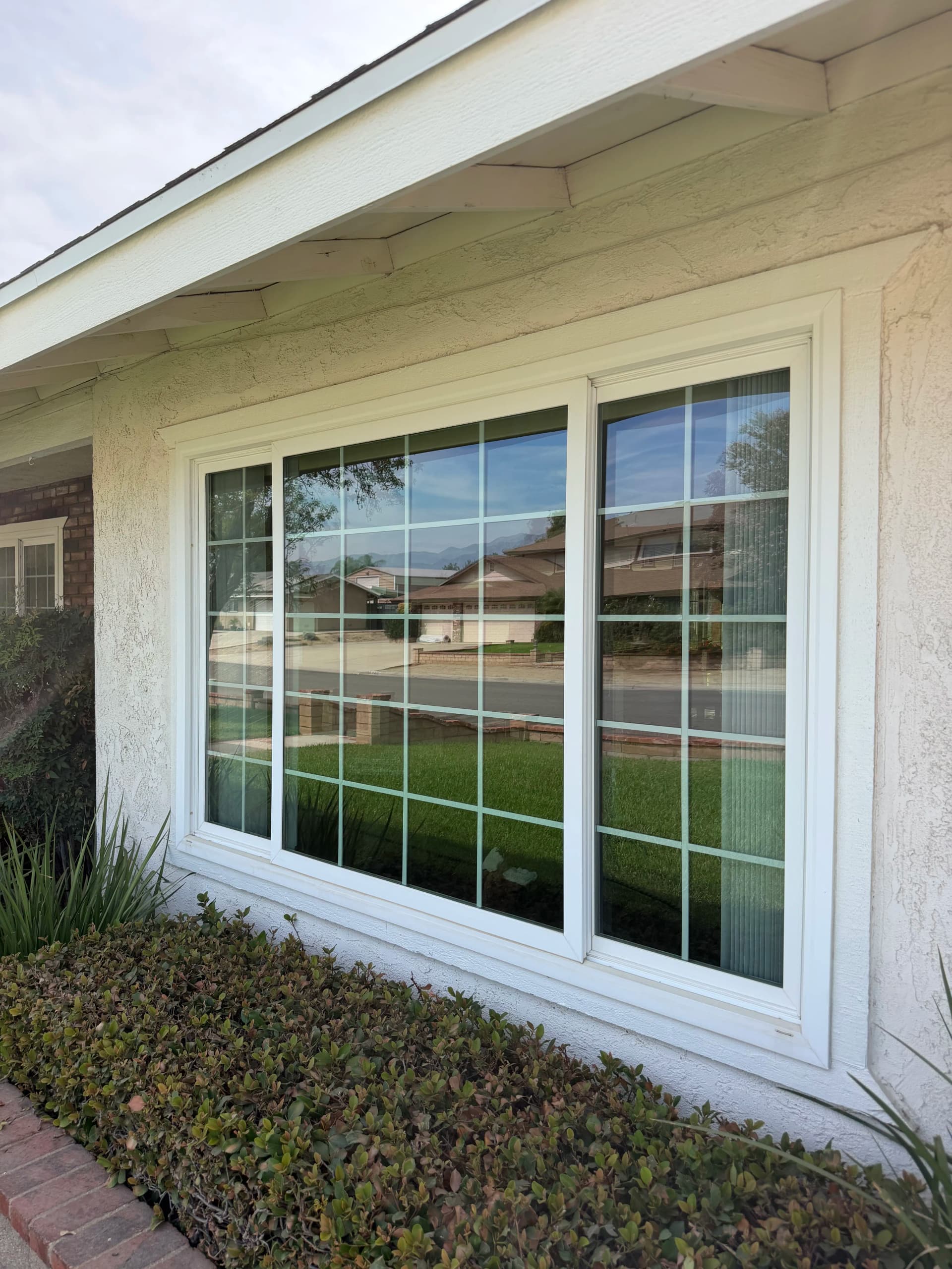 Window Cleaning Done Right in Jurupa Valley image