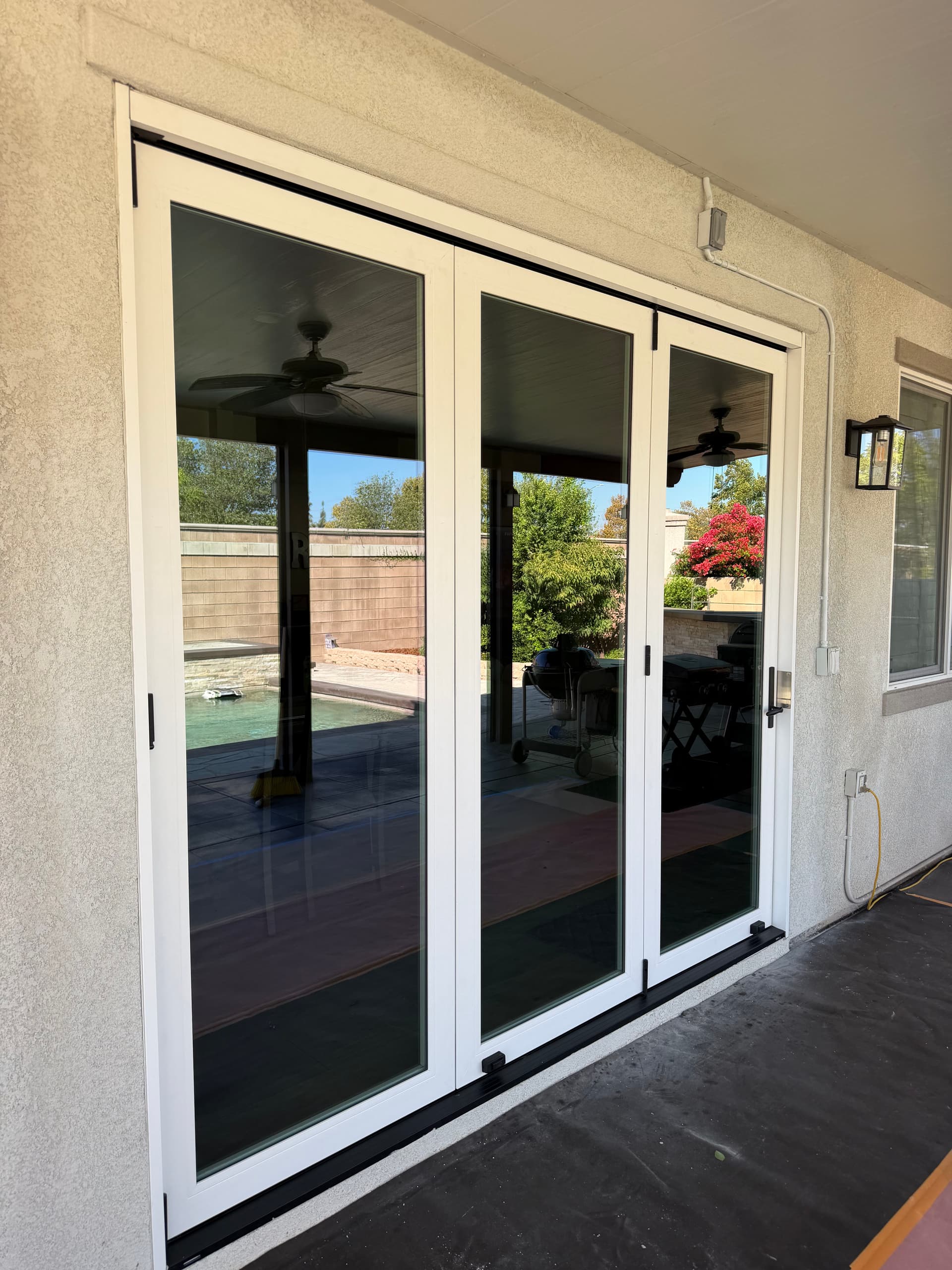 Window Cleaning and Screen Service in Eastvale and Corona image
